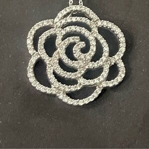 1 CT 14K gold Diamond Flower Pendant Necklace